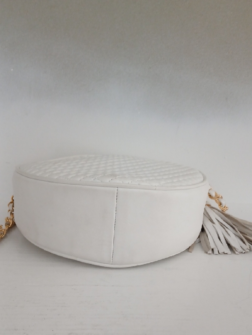 Bally Vintage White Quilted Round Canteen Crossbody - Picture 5 of 8